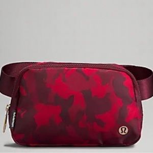NWT lululemon belt bag